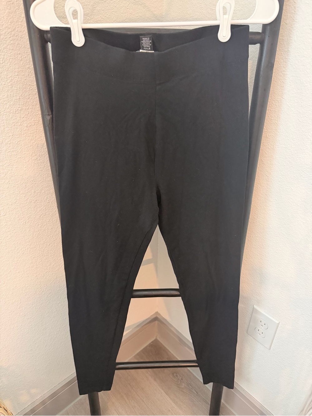 Womens Black Pull-On Stretch Leggings